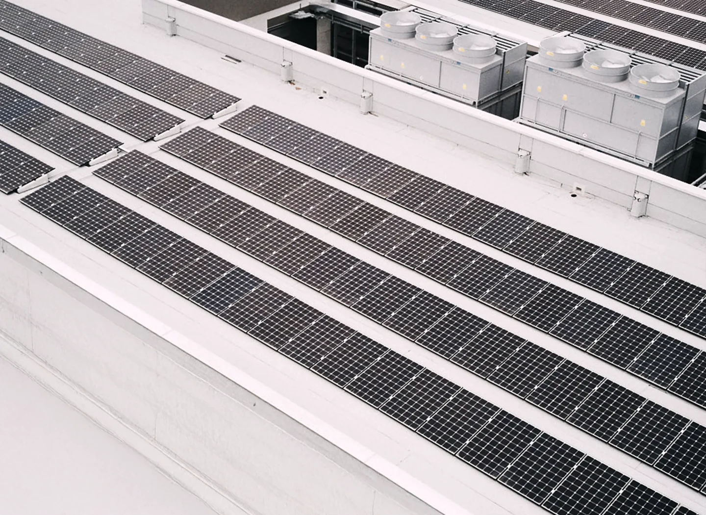 Rooftop photovoltaic system for the commercial and industrial sector