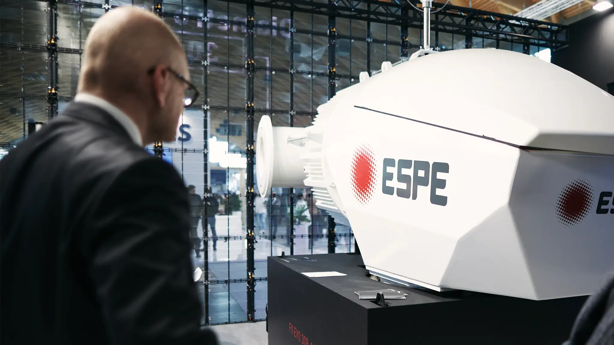 Parte di un aerogeneratore Espe in fiera